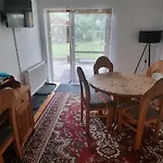 Tom *